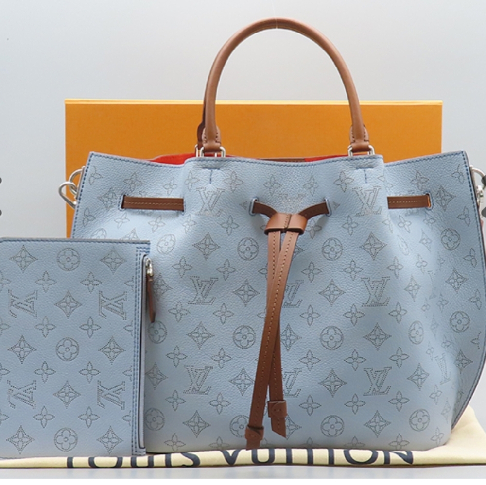 ❤️SOLD ❤️ Pre-order EUC LV Mahina Girolata 2way Tote ❤️
